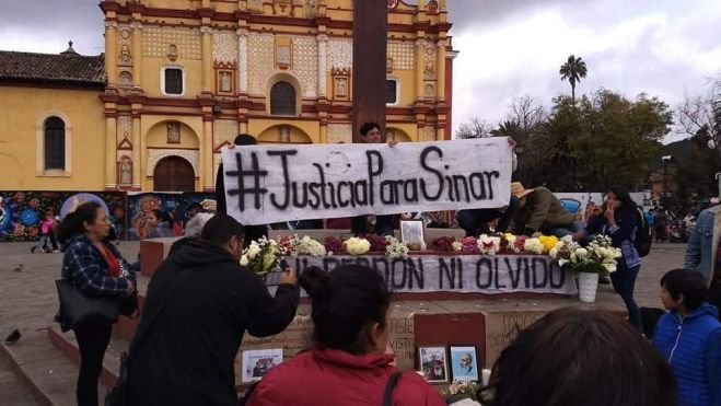 Instalan ofrenda floral en memoria de Sínar Corzo en San Cristóbal