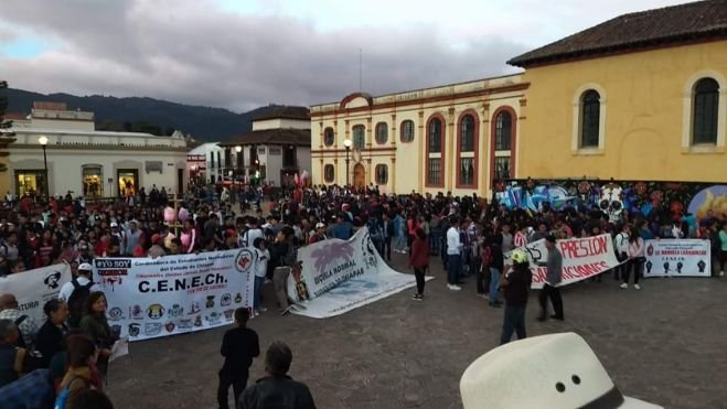 Marchan para conmemorar el 2 de octubre en SCLC