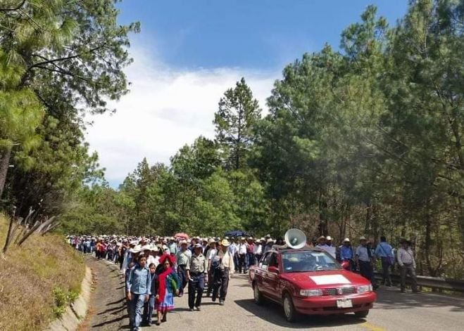Habitantes de Huixtán marchan por las altas tarifas de la CFE