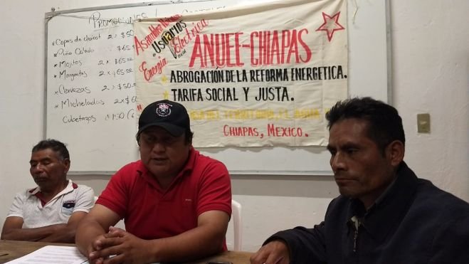 Integrantes de la ANUEE manifiestan su apoyo al Sindicato Mexicano de Electricistas