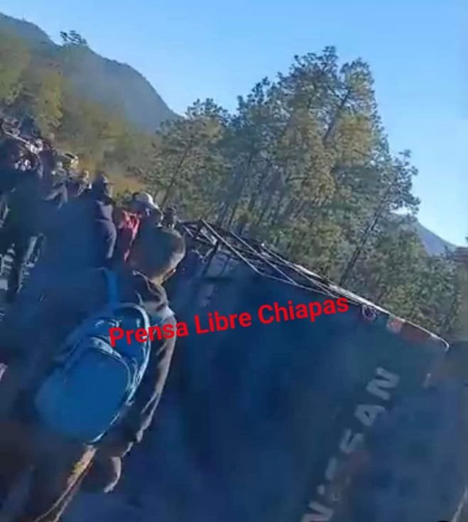 Zapatistas se accidentan en Altamirano
