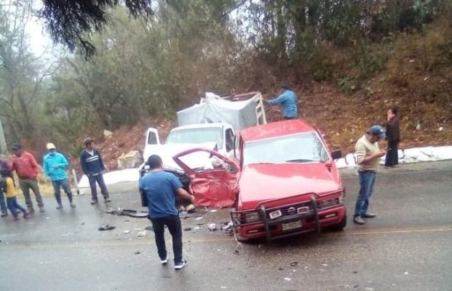 Dos heridos deja aparatoso choque automovilístico