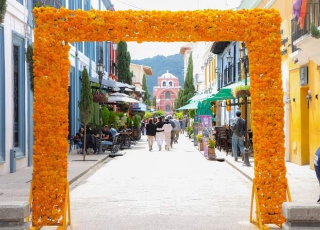 San Cristóbal de Las Casas se llena de vida y tradición en vísperas del Día de Muertos