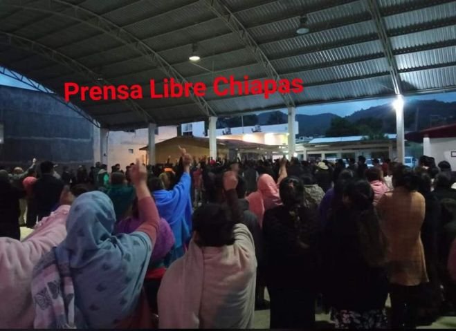 Campesinos que mantienen bloqueo en Teopisca nombran nuevo Consejo Municipal 