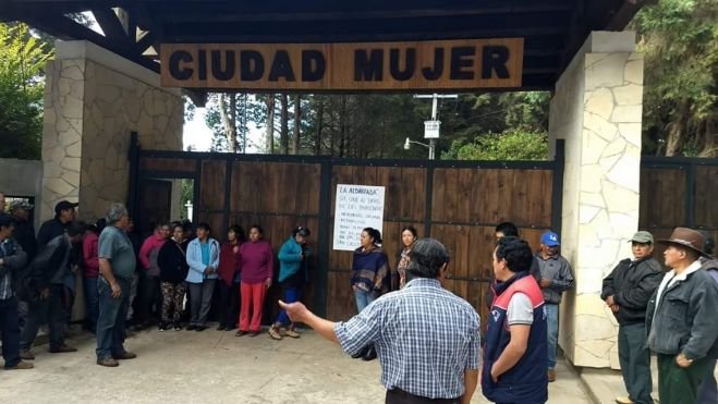 Trabajadores de Ciudad Mujer de SCLC continúan en paro indefinido