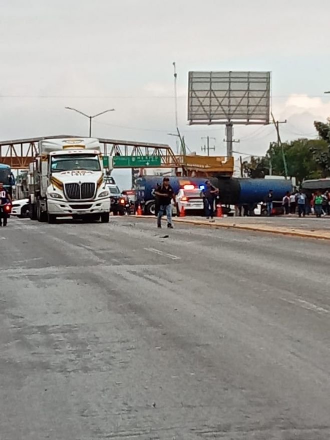 Bloqueo en la de cuota y en la libre SCLC-Chiapa de Corzo