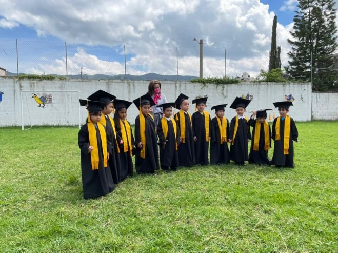 VISTOSO CEREMONIAL DE GRADUACIÓN GENERACIÓN 2018—2021, DE PRE ESCOLAR COLEGIO VON GLUMER