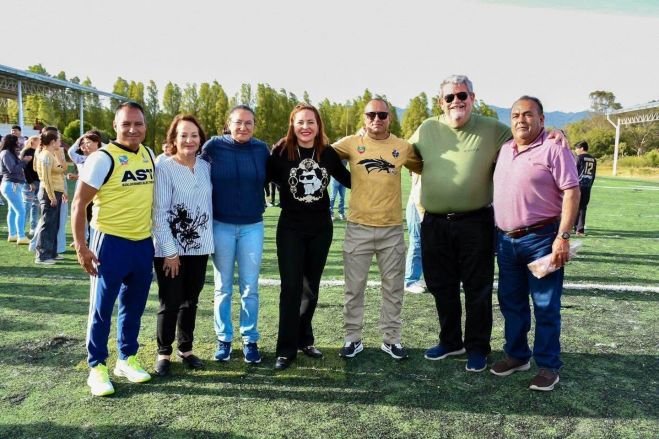Impulsa Fabiola Ricci la rehabilitación de cancha de fútbol americano