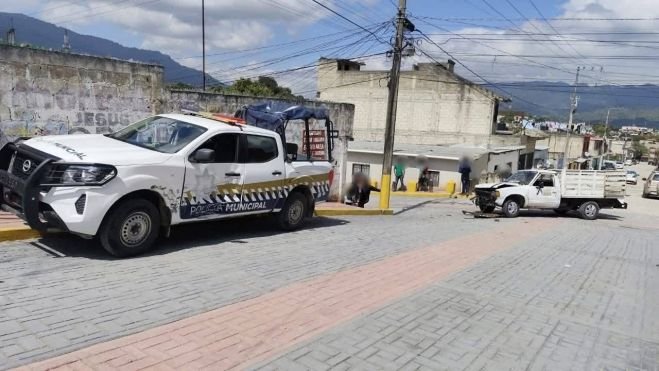 Patrulla de Altamirano choca en Ocosingo; hay polic&iacute;as detenidos