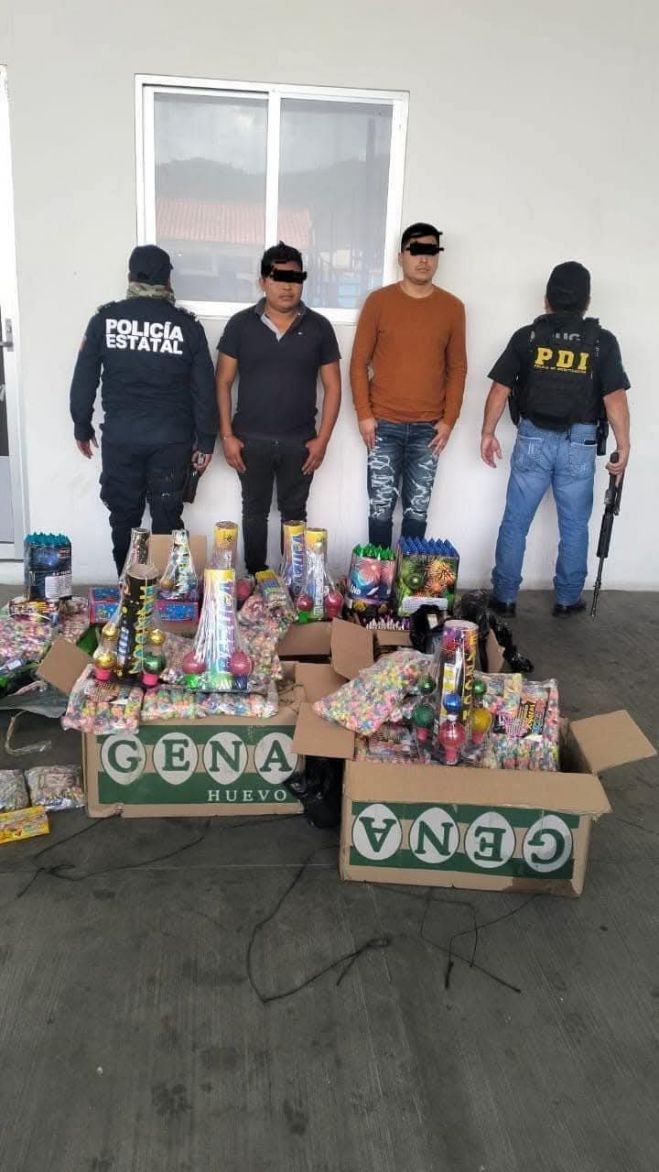 Detienen a dos sujetos con explosivos