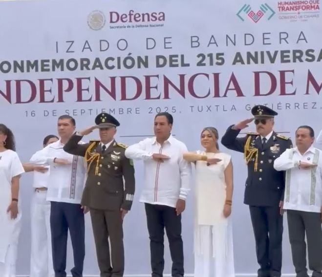 Junto al pueblo de Chiapas, Eduardo Ramírez presencia desfile cívico-militar por el 215 aniversario de la Independencia
