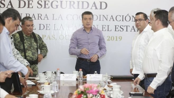 Reitera Rutilio Escand&oacute;n llamado a trabajar con seriedad y responsabilidad en materia de seguridad  &bull;    El gobernador encabez&oacute; la Mesa para la Coordinaci&oacute;n Estatal y Regional de la Paz en el municipio de Ocosingo 