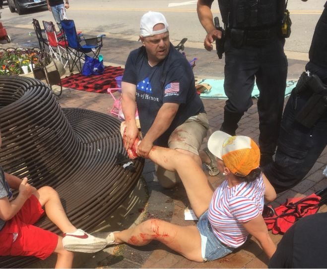 Policía responde a un tiroteo en Highland Park, Illinois