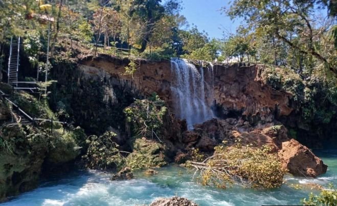 Derrumbe en cascada de Xanil alarma a turistas en Chilón