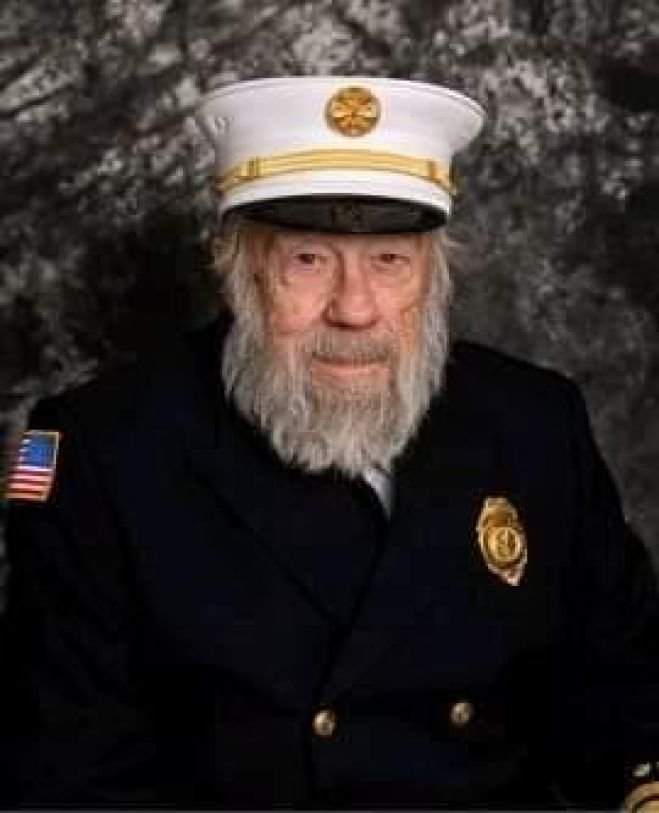 Con una ceremonia luctuosa bomberos recuerdan a uno de sus benefactores norteamericano