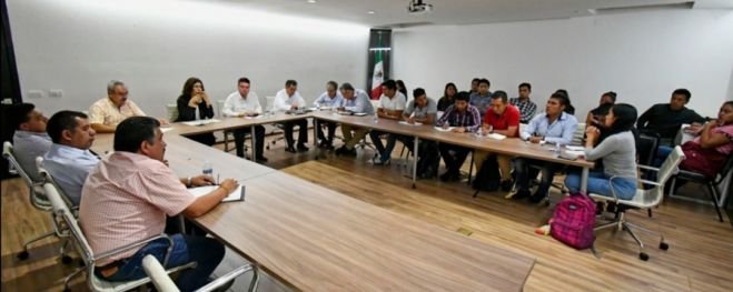 Ofrece Ismael Brito, atención y diálogo a jóvenes de “Jacinto Canek”