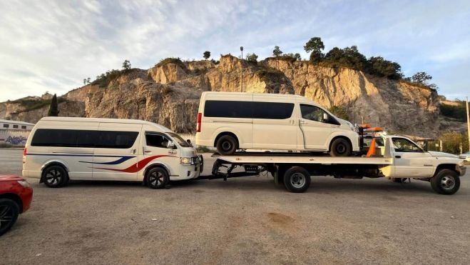 Aseguran dos unidades de transporte irregular en San Cristóbal