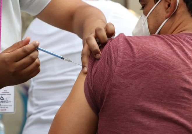 Inicia vacunacion para adultos de 50 a 59 años en SC