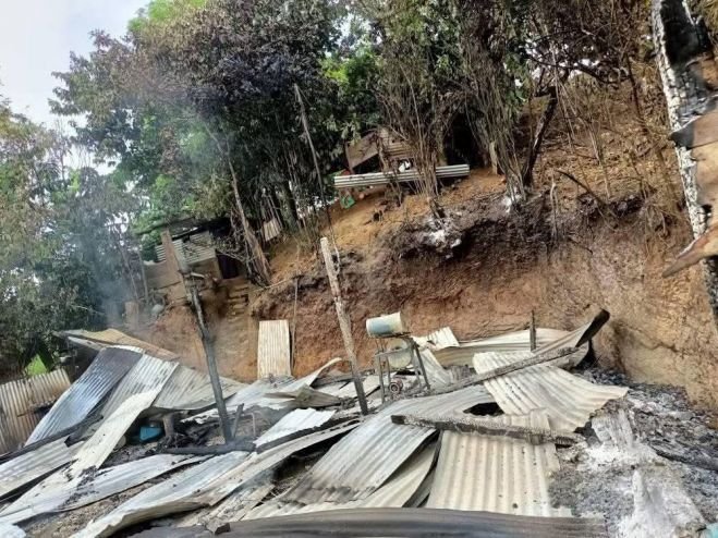 POR DISCUSIÓN CON SU PAREJA, JOVEN EBRIO QUEMA LA CASA DE SUS SUEGROS