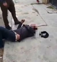 Ebrio choca varios autos y es retenido por vecinos en San Crist&oacute;bal