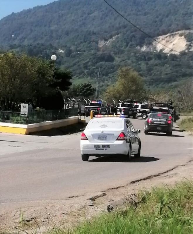 Uniformados rescatan a un agente de vialidad retenido por campesinos 