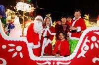 M&aacute;s de 15 mil personas presencian el Desfile Navide&ntilde;o en San Crist&oacute;bal