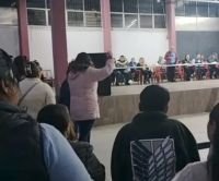 Padres y madres de familia denuncian presunto autorobo en comit&eacute; escolar