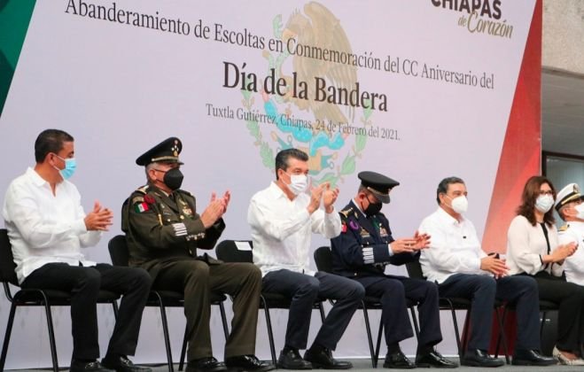 EN CHIAPAS, ABANDERAN ESCOLTAS EN CONMEMORACIÓN DEL 200 ANIVERSARIO DEL DÍA DE LA BANDERA