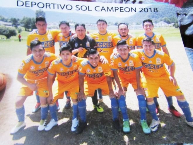 Compa Chelo campeón de futbol liga Hotel Molino la Alborada
