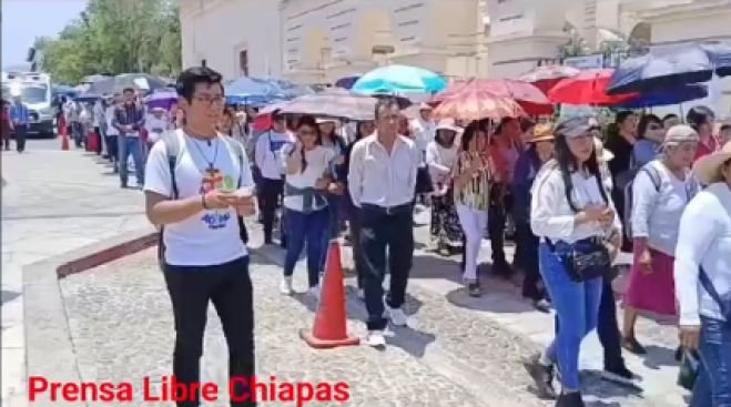 Realizan marcha-procesión para pedir paz en el Día de Corpus Christi 