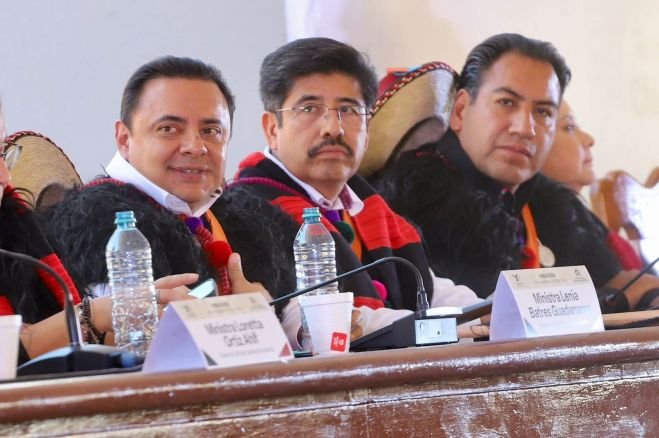 Eduardo Ramírez Aguilar y Juan Carlos Moreno Guillén atestiguan sesión histórica de la SCJN en Tenejapa, Chiapas