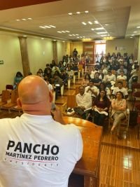 PANCHO MART&Iacute;NEZ CONVIVE, EN UN FORO DE DI&Aacute;LOGO ABIERTO, CON M&Aacute;S DE 150 ESTUDIANTES DE LA UMA*