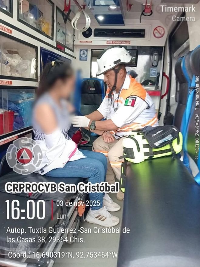 Atiende Protección Civil accidente vehicular en la carretera de cuota San Cristóbal–Tuxtla Gutiérrez