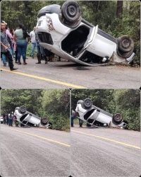 Volcadura de veh&iacute;culo en tramo carretero Jitotol&ndash;Puerto Cat&eacute;