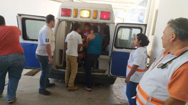 Protecci&oacute;n Civil brinda atenci&oacute;n a accidente carretero suscitado en Ixhuat&aacute;n