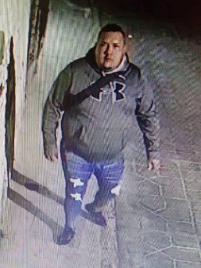 Sujeto vandaliza cámaras de seguridad en el barrio de San Diego