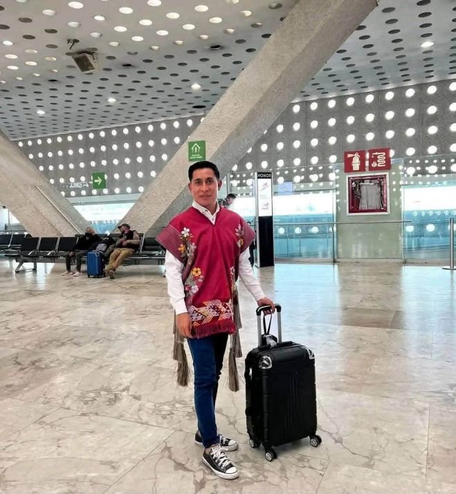Giran orden contra dise&ntilde;ador Alberto L&oacute;pez
