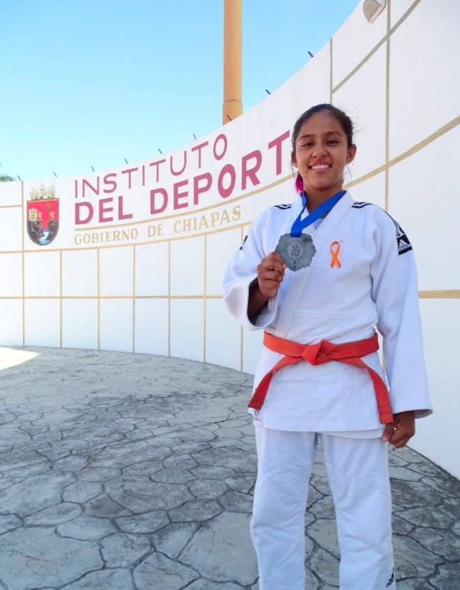 ARIANA DE LA CRUZ, CON GRAN CIERRE DE AÑO