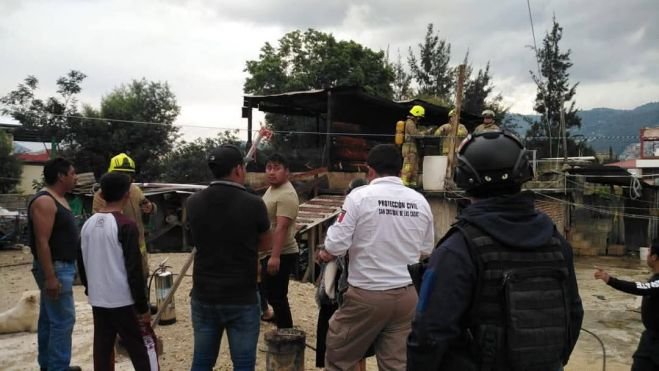 Controlan incendio en casa habitación en el barrio de Mexicanos