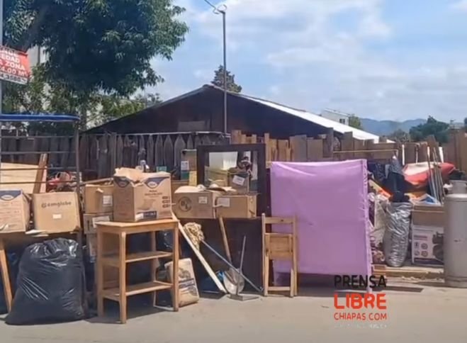 Desalojan a cinco familias en SCLC tras litigio por tierras