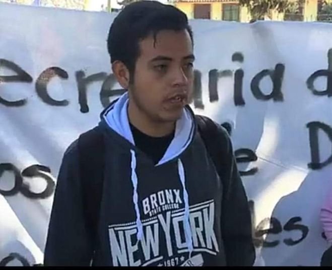 Toman instalaci&oacute;nes de la Escuela Normal "Lic Manuel Larra&iacute;nzar"