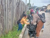 Realizan normalistas campaña de limpieza en Zinacantán