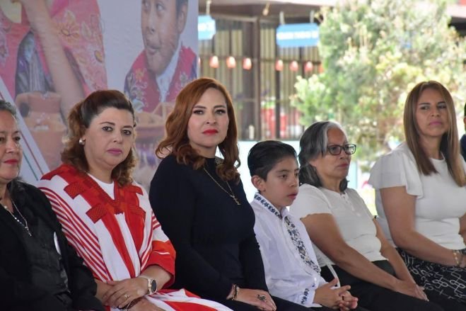 Firman convenio para fortalecer desayunos escolares en San Cristóbal