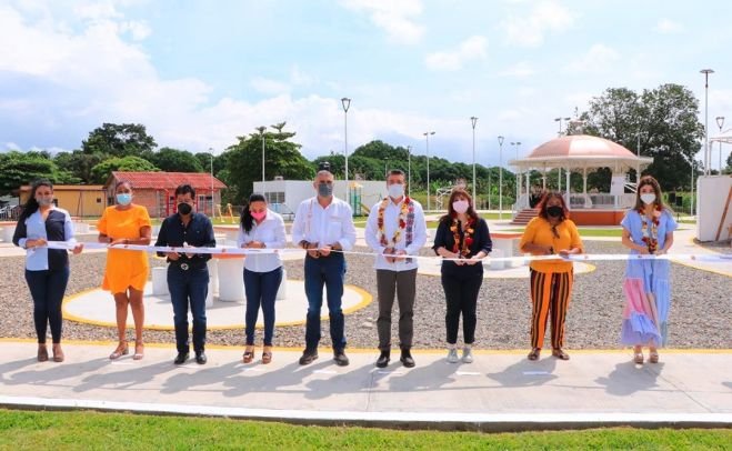 Inaugura Rutilio Escandón construcción de parque público en la localidad Zacualpa, de Villa Comaltitlán