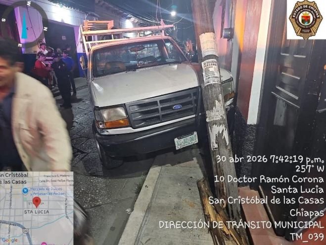 Se movilizan elementos de la Dirección de Tránsito Municipal tras aparatoso accidente múltiple en el barrio de Santa Lucía 