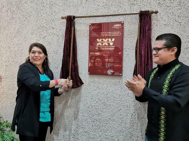 Se devela placa por el XXV Aniversario del Teatro &ldquo;Hermanos Dom&iacute;nguez&rdquo;