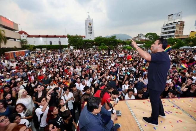 Eduardo Ramírez se compromete a caminar con la comunidad LGBTQ+ en Chiapas