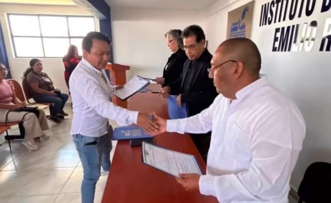 Entregan 50 títulos profesionales en el Instituto Emilio Rabasa Estebanell