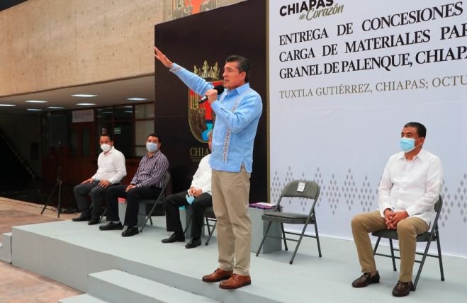 ENTREGA RUTILIO ESCANDÓN CONCESIONES EN LA MODALIDAD DE CARGA A TRANSPORTISTAS DE PALENQUE