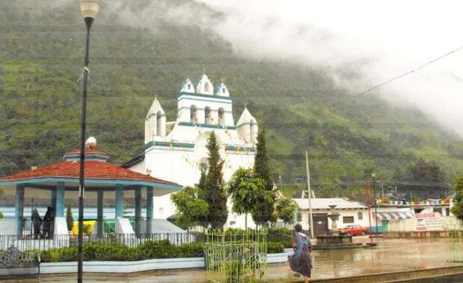 Denuncian a habitantes de Santa Martha de provocar incendio en una escuela de Chenalhó